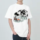 MakotOの猫と鯉（水墨画風） Heavyweight T-Shirt