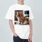 feliceのキッチンで飛び跳ねる猫 ヘビーウェイトTシャツ