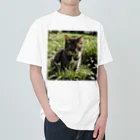 安達聖也の草むらの猫 Heavyweight T-Shirt