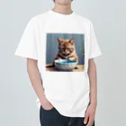 nekoと鉄の水を飲んでいる猫 Heavyweight T-Shirt