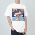 Chama's shopの猫と金魚 ヘビーウェイトTシャツ