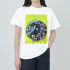 NIL のウサギの幽霊と花 ヘビーウェイトTシャツ