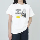 ビールとアート TM-3 Designの名画 × BEER（牛乳を注ぐ女・牛乳かビールか、それが問題だ。）黒線画 Heavyweight T-Shirt