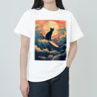 たゆたゆの夕焼けと波乗りする黒猫 ヘビーウェイトTシャツ