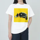 Yuhki | おばけのゆうき 公式オンラインショップ　【ちぎり絵・貼り絵のTシャツ・パーカー・スマホケース・バッグ・日用品・雑貨・文具・ドッグTシャツなど販売中】の水飲む黒猫(ちぎり絵/貼り絵) Heavyweight T-Shirt
