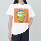Yuhki | おばけのゆうき 公式オンラインショップ　【ちぎり絵・貼り絵のTシャツ・パーカー・スマホケース・バッグ・日用品・雑貨・文具・ドッグTシャツなど販売中】のオレンジジュースをコップにそそぐ(ちぎり絵/貼り絵) ヘビーウェイトTシャツ