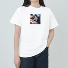 LuLu Shopの可愛らしいポニーテールヘアスタイルで爽やかな笑顔を浮かべています。 Heavyweight T-Shirt