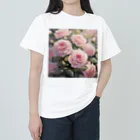 okierazaのペールピンクのバラの花束 Heavyweight T-Shirt