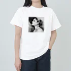 YOKKOnのはかなげな女性（モノクロ） ヘビーウェイトTシャツ