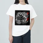 the blue seasonのスピードと情熱の象徴：バイクとレースフラッグのワイルドロゴ Heavyweight T-Shirt