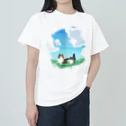 Kotetsu diary(SUZURI店)のシェルティ2匹×青空の下の草原 ヘビーウェイトTシャツ