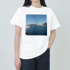 トップダイナミックの静かでピースフルな港風景のTシャツ Heavyweight T-Shirt