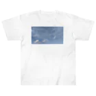 BLUE-SKYの空と風に流れる雲 ヘビーウェイトTシャツ