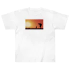 ukabuboshioの猫と夕日 Heavyweight T-Shirt