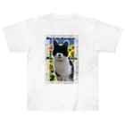 あしたのひまわりの目力たっぷりの白黒猫モンドちゃん Heavyweight T-Shirt