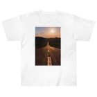 guchy-kの夕陽の向こうは Heavyweight T-Shirt