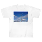 渡部　擁介の青い空と風車 Heavyweight T-Shirt