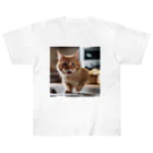 feliceのキッチンで飛び跳ねる猫 Heavyweight T-Shirt