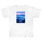 AQUAMETAVERSEの雲海とホテル街の灯　ラフルール　1859 Heavyweight T-Shirt