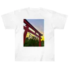 kayuuの夕陽に映える紅色の鳥居 Heavyweight T-Shirt