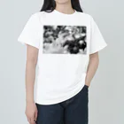 akane_art（茜音工房）のモノクロフラワー（キク） Heavyweight T-Shirt