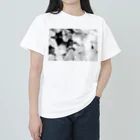akane_art（茜音工房）のモノクロフラワー（野いちご） ヘビーウェイトTシャツ