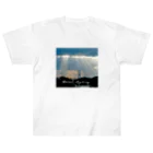 気まぐれ屋グルミンの雲の隙間の日光 ヘビーウェイトTシャツ