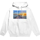  カラフルな海辺の 海沿いの夕日 Hoodie