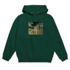 おもち屋さんの鉄棒で背面跳びするねこ Hoodie