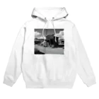 崖っぷちのポニョの"Nostalgia Ville：さびれた町の魅力を感じるグッズ" Hoodie