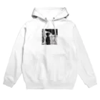 たまねぎの寂しそうな表情で外を眺める少年の姿。 Hoodie