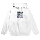 Sunbathingの美しい雪景色の中を這いずりながら喜んでいる蛇 Hoodie