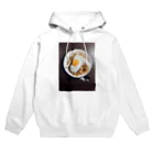 ぼたの目玉焼きオムライス Hoodie