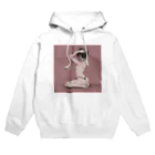 る箱の準備中の彼女 Hoodie