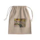 「Kiyomi Fujioka 」 Shopの川の向こうは お陽さま。感謝❣️ 大きく伸びをしようー Mini Drawstring Bag