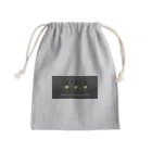 空ぶらちゃんねる公式ストアの【空ぶらストア限定】　ダークJ3Rロゴシリーズ Mini Drawstring Bag