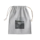 みちゅぱのハワイ島 ブラックビーチとウミガメ Mini Drawstring Bag