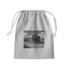 崖っぷちのポニョの"Nostalgia Ville：さびれた町の魅力を感じるグッズ" Mini Drawstring Bag