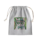 ryusky_333のサングラスをかけた猫がゴルフに集中！ Mini Drawstring Bag