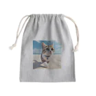 猫と紡ぐ物語の南国の海辺を歩く勇ましさに胸キュン猫 Mini Drawstring Bag