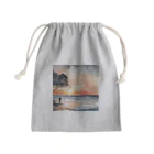 古賀新太郎の夕日に染まる海を背 Mini Drawstring Bag