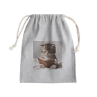 しんふぉショップの読書する赤ちゃんネコのグッズ Mini Drawstring Bag