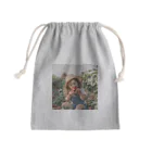 AQUAMETAVERSEの苺狩りで口にほうばんでいる女の子　ラフルール　1859 Mini Drawstring Bag