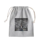 アミュペンの知的で魅力的な女性 Mini Drawstring Bag