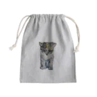 青い猫の真白 Mini Drawstring Bag