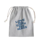 Two Doors Store  (feat.TeamLINKS）の巾着 LOVE the EARTH NO NUKES Mini Drawstring Bag