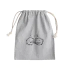 ダイナマイト87ねこ大商会の一度床に落ちた梅干しをいぬにあげるねこです Mini Drawstring Bag