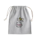 ダイナマイト87ねこ大商会のピザ生地にひよこを乗せて放り投げるねこです Mini Drawstring Bag