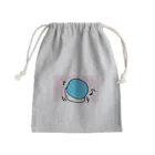 ダイナマイト87ねこ大商会のボールを顔面に乗せて遊ぶねこです Mini Drawstring Bag