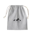 -IKUJIKIROKU-のOIKAKEKKO Mini Drawstring Bag